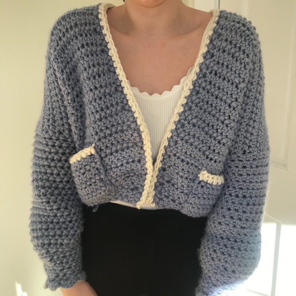Handmade balloon-sleeve cardigan - Picture 1 of 4